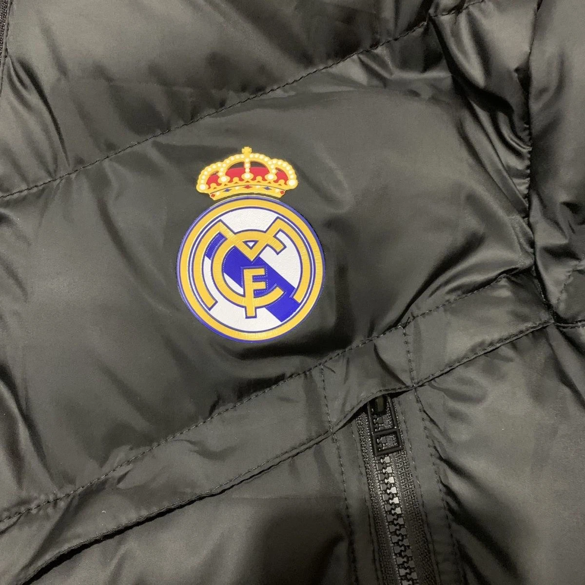 Real Madrid CF Men Full‑Zip Padded Hooded Jacket Warm Winter Soccer Outerwear