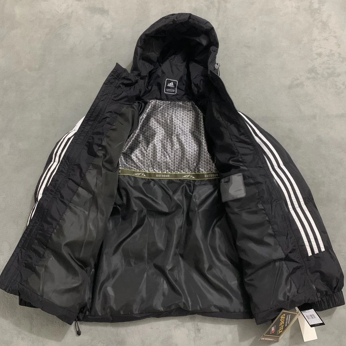 Adidas Men Juventus FC Hooded Puffer Coat GORE‑TEX Windproof Winter Football Jacket